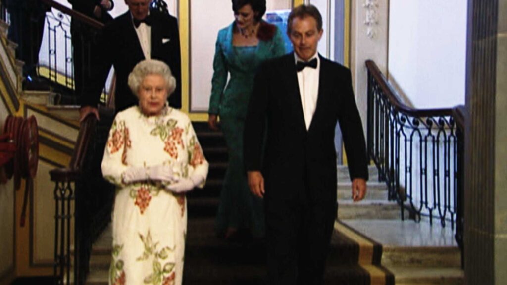 Reina Isabel II y el Primer Ministro Tony Blair