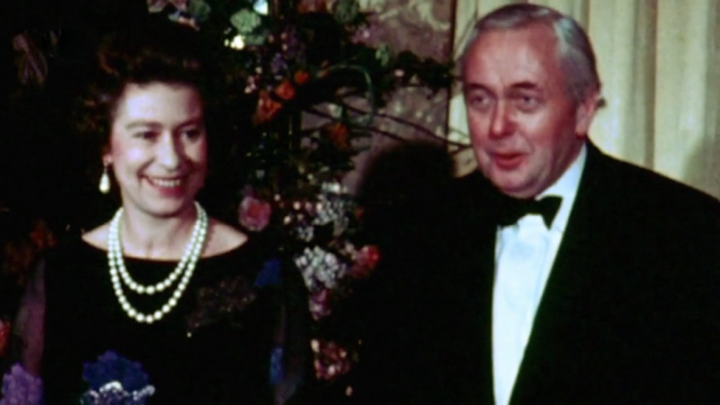 Reina Isabel II y el Primer Ministro Harold Willson